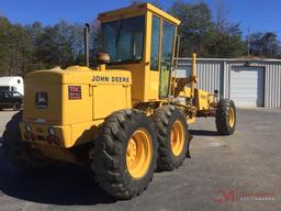 JOHN DEERE 570B MOTOR GRADER