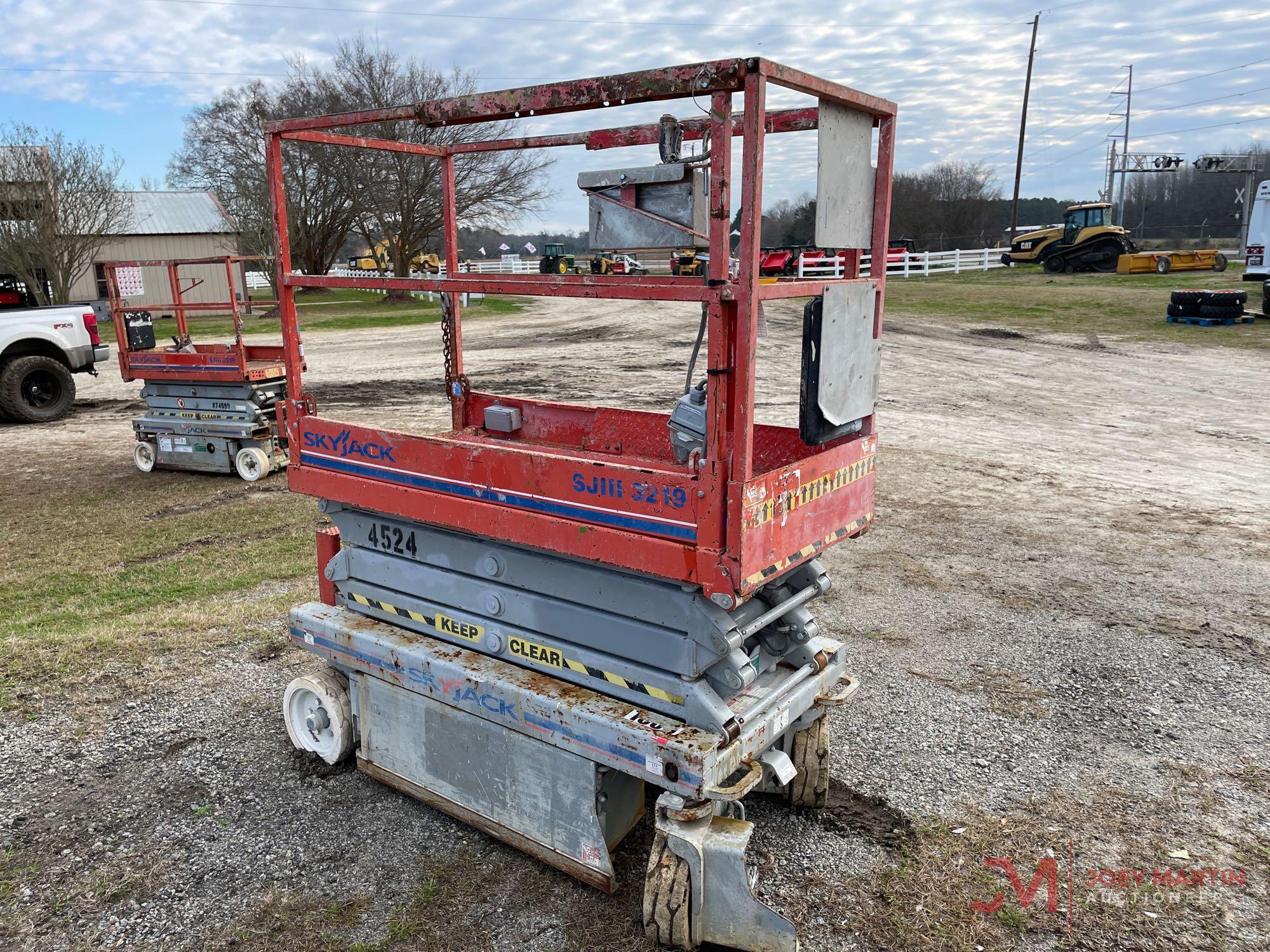 SKYJACK SJ3219 ELECTRIC SCISSOR LIFT