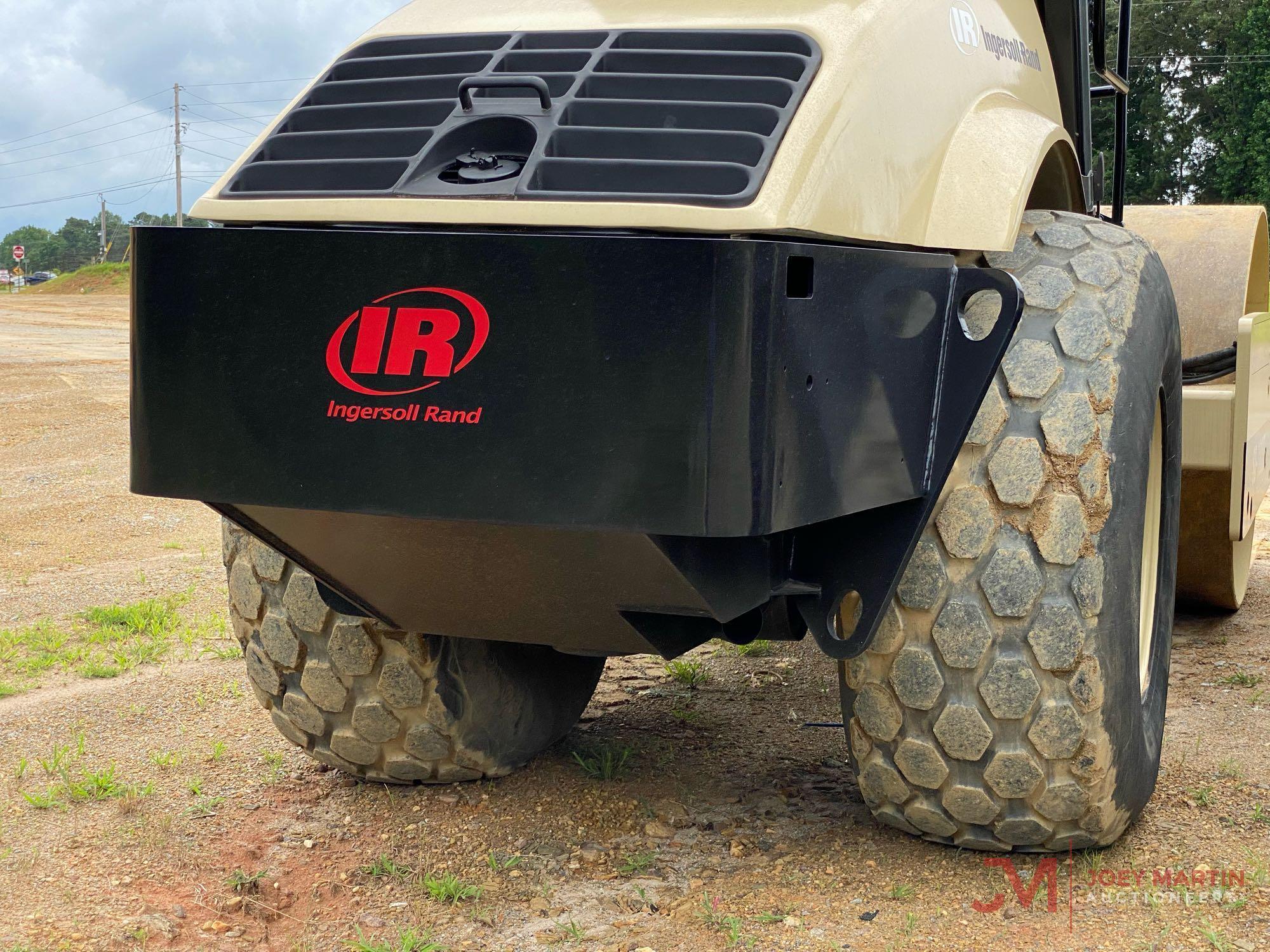 2006 INGERSOLL RAND PF SERIES 84" VIBRATORY SMOOTH ROLLER