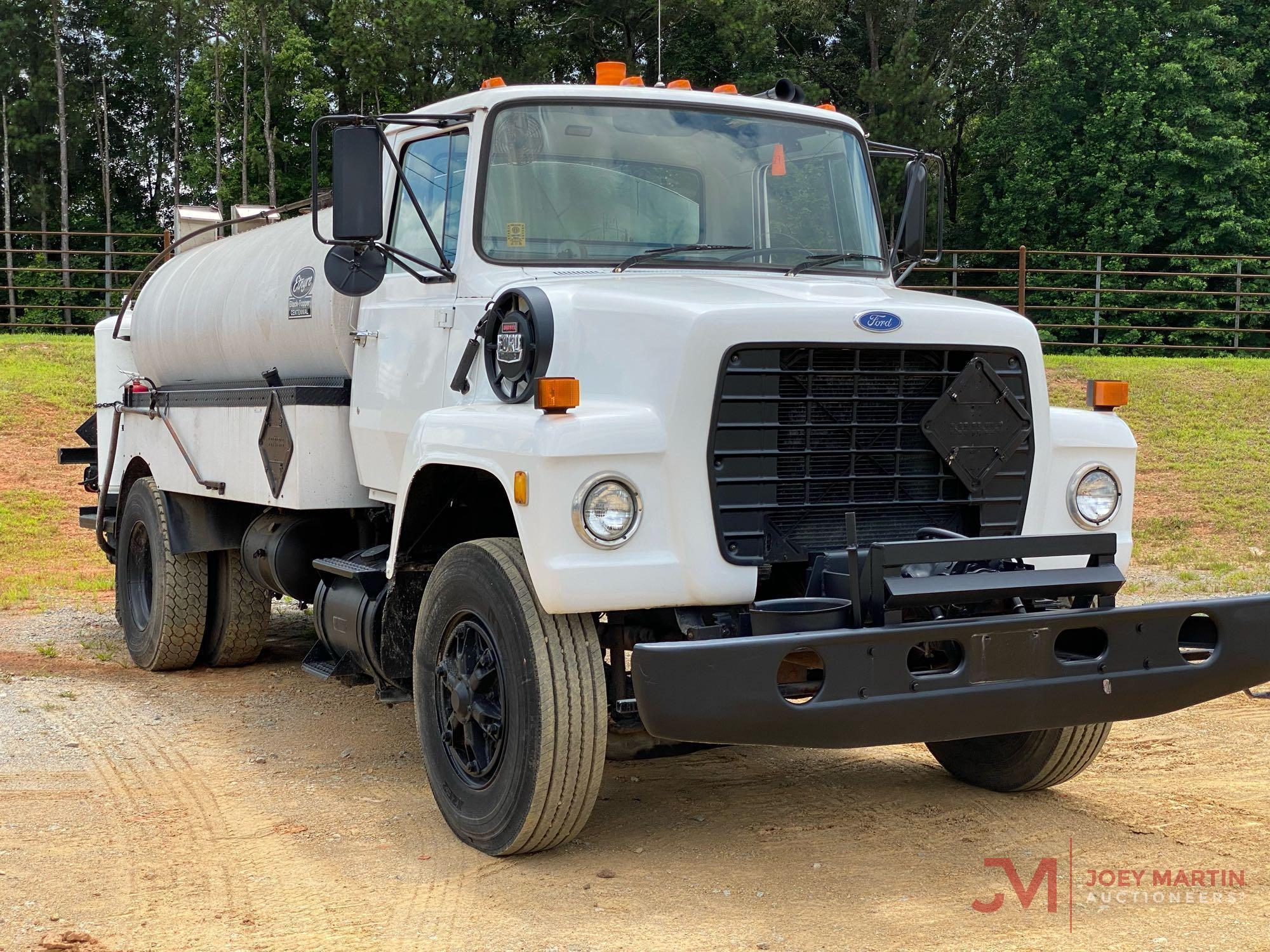 1995 FORD LN 8000 DISTRIBUTOR TRUCK