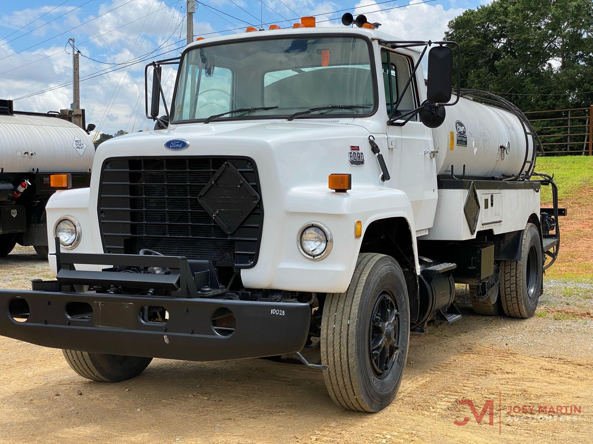 1995 FORD LN 8000 DISTRIBUTOR TRUCK