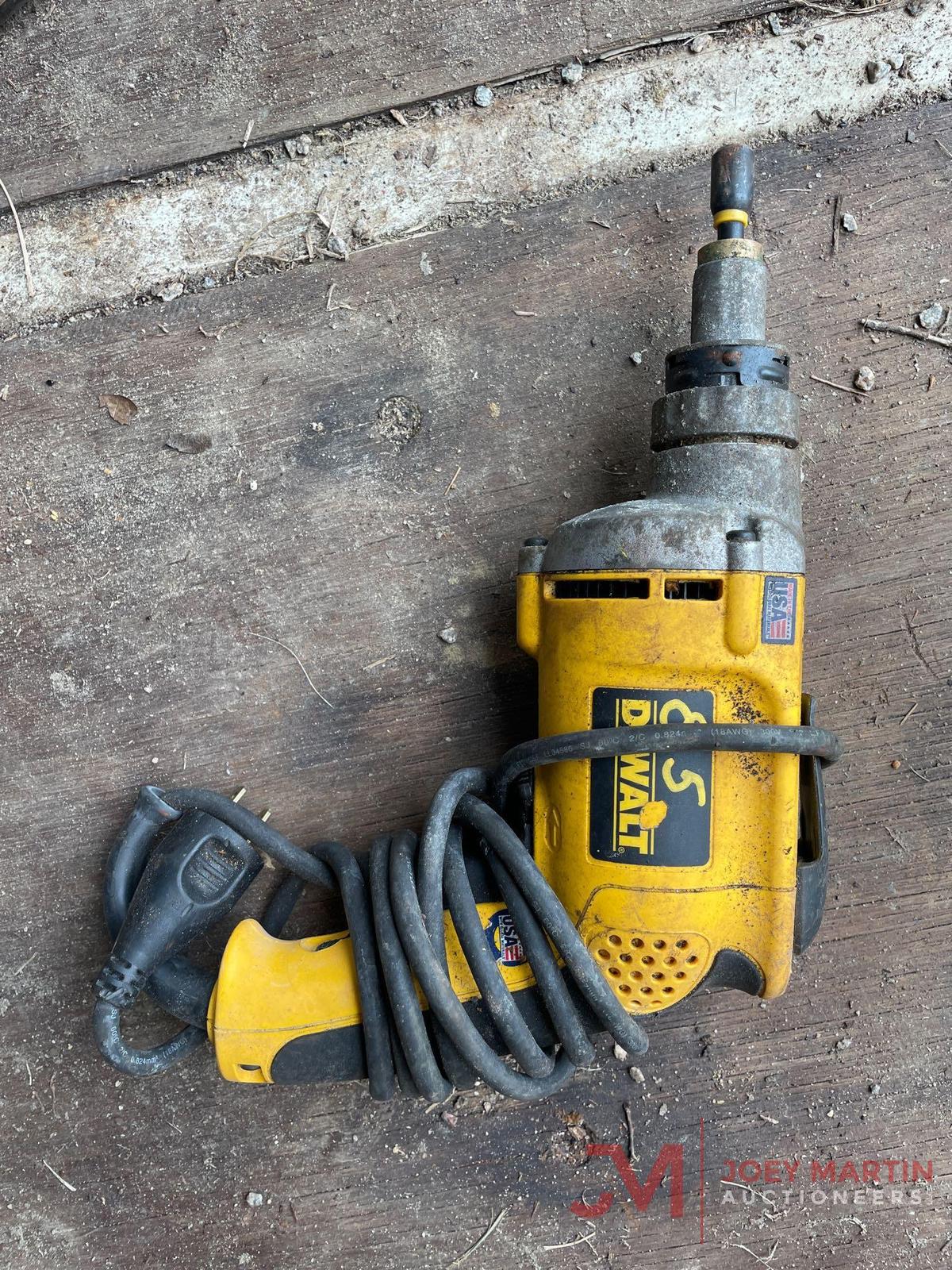 DEWALT ELECTRIC DRYWALL SCREW DRIVER