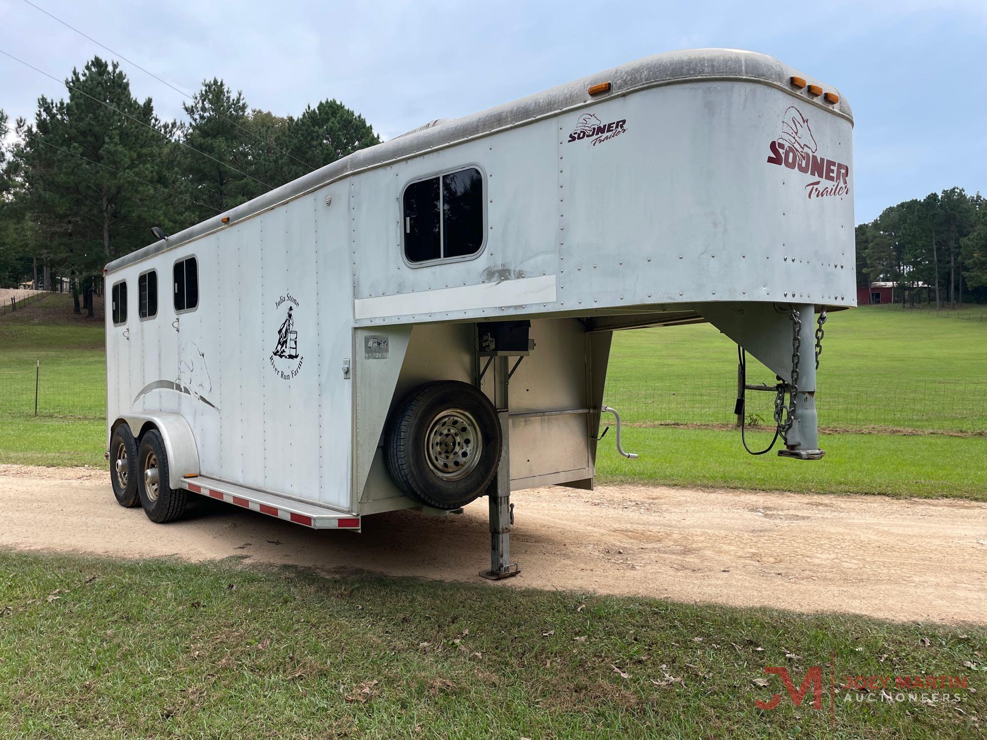 1999 SOONER 3 HORSE SLANT LOAD GOOSENECK TRAILER