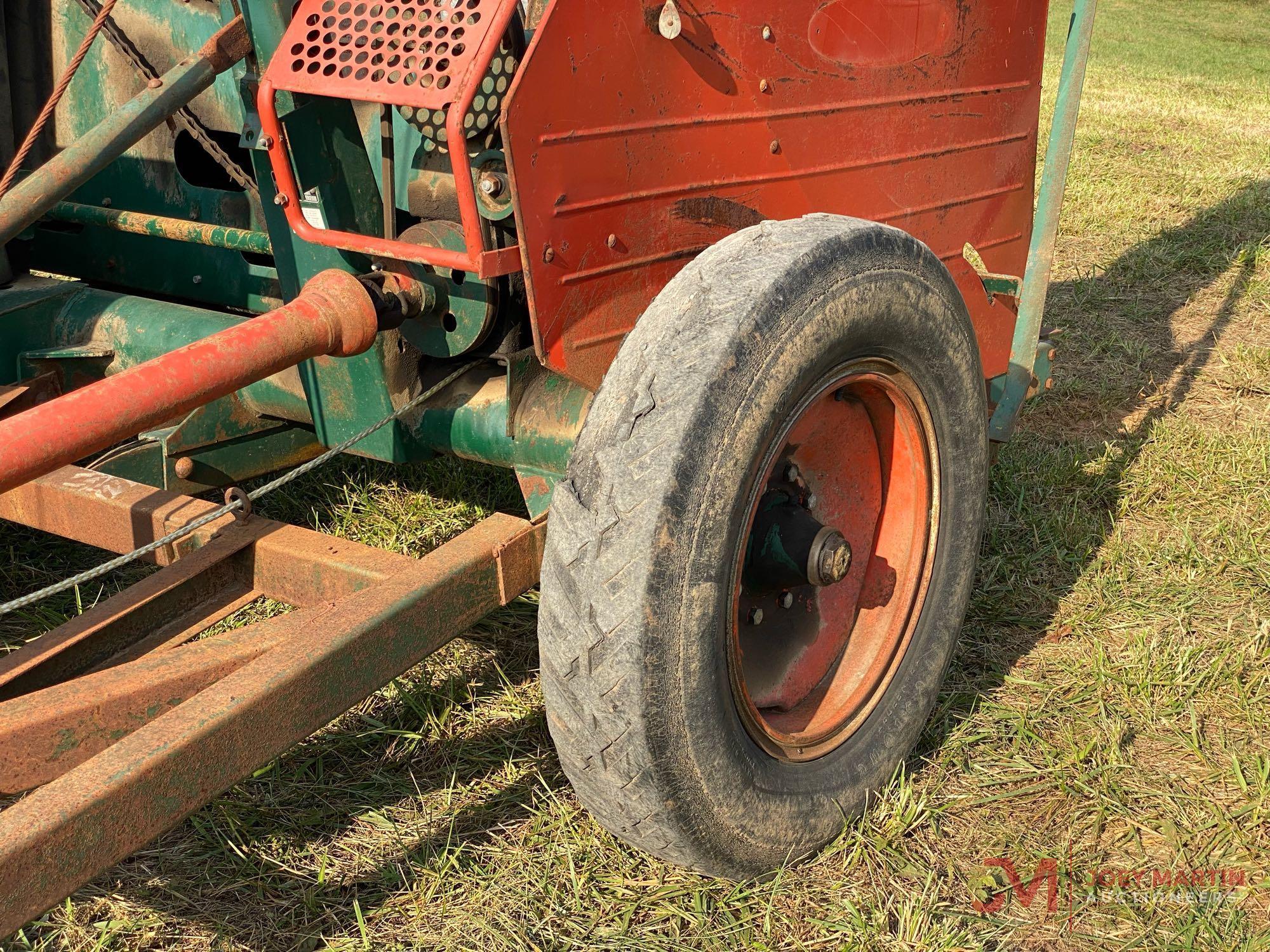 NEW IDEA 324 CORN PICKER