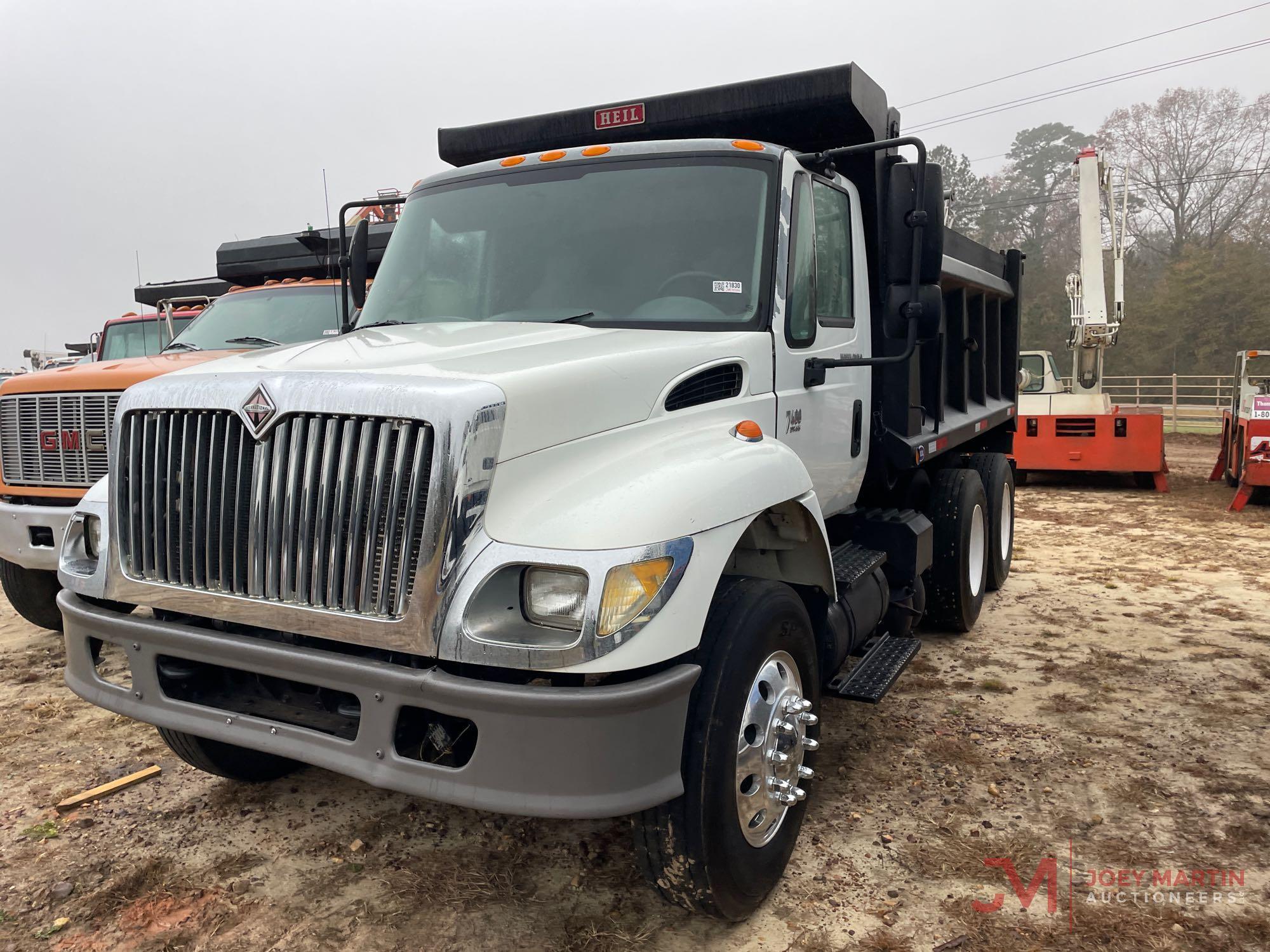 2003 INTERNATIONAL 7400 T/A DUMP TRUCK