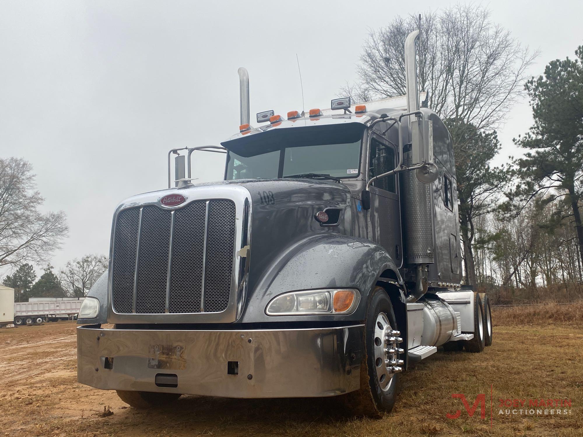 2007 PETERBILT 386 SLEEPER TRUCK