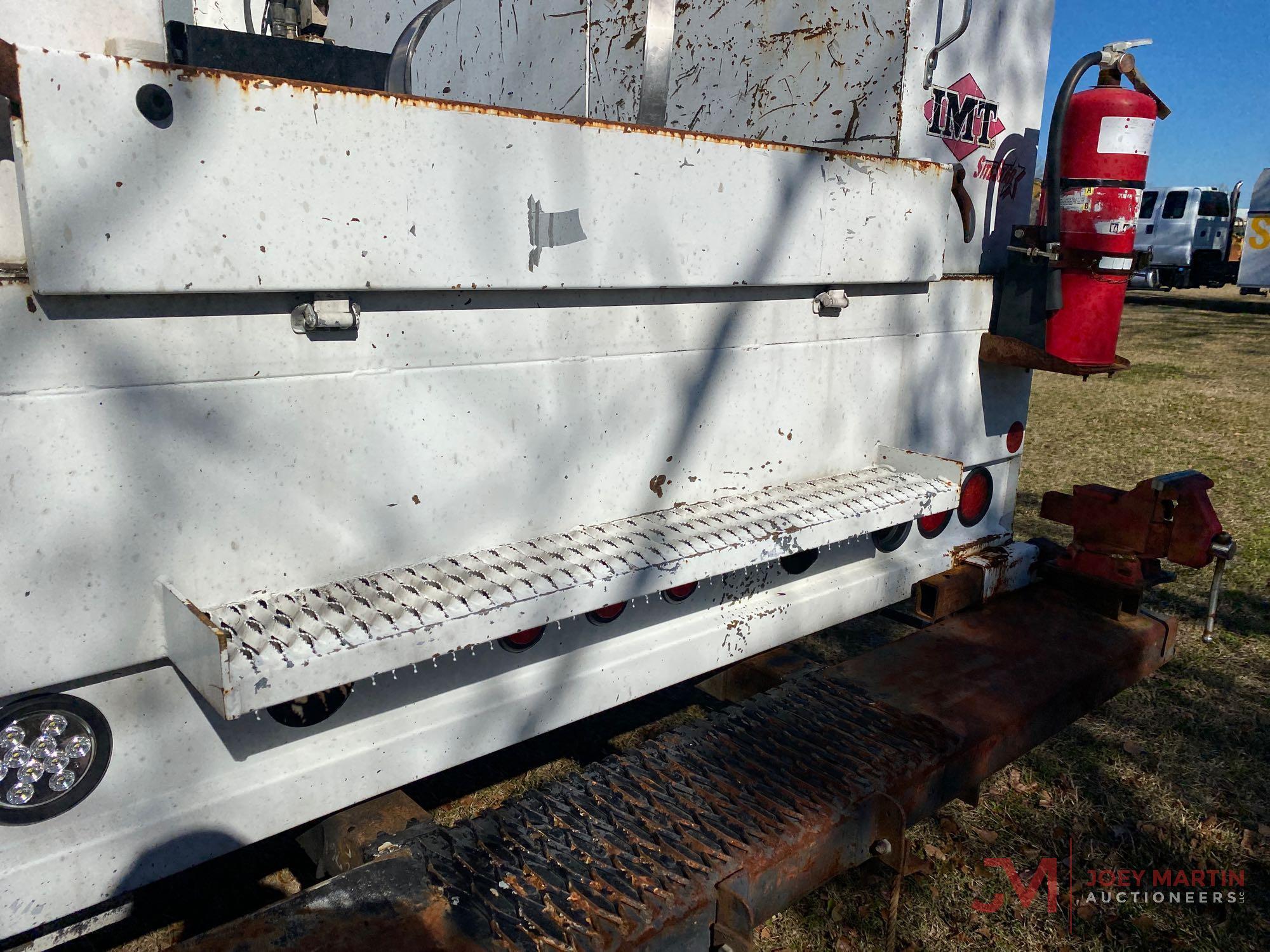 2004 KENWORTH T800 TANDEM LUBE TRUCK