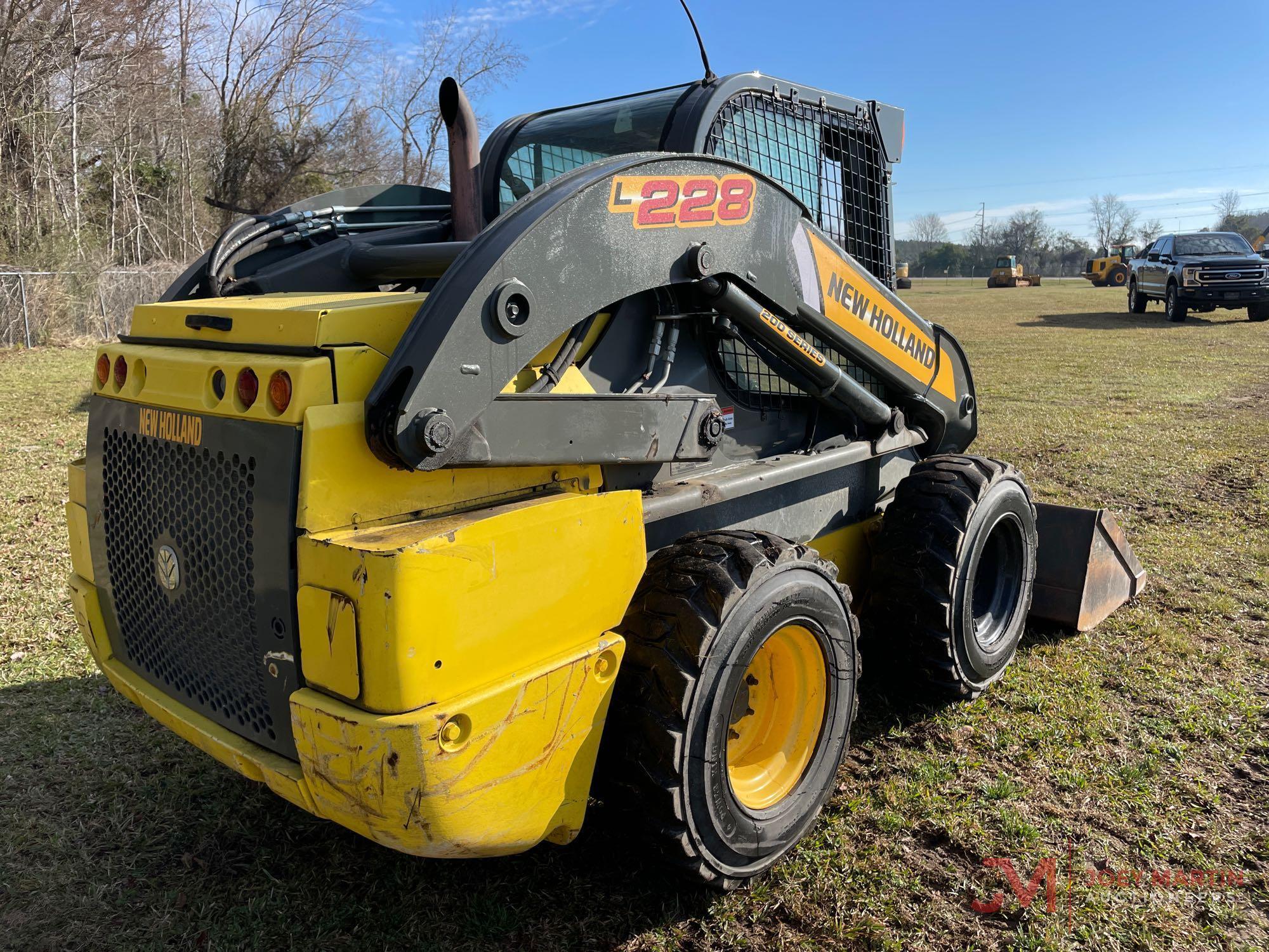 2016 NEW HOLLAND L228 SKID STEER LOADER