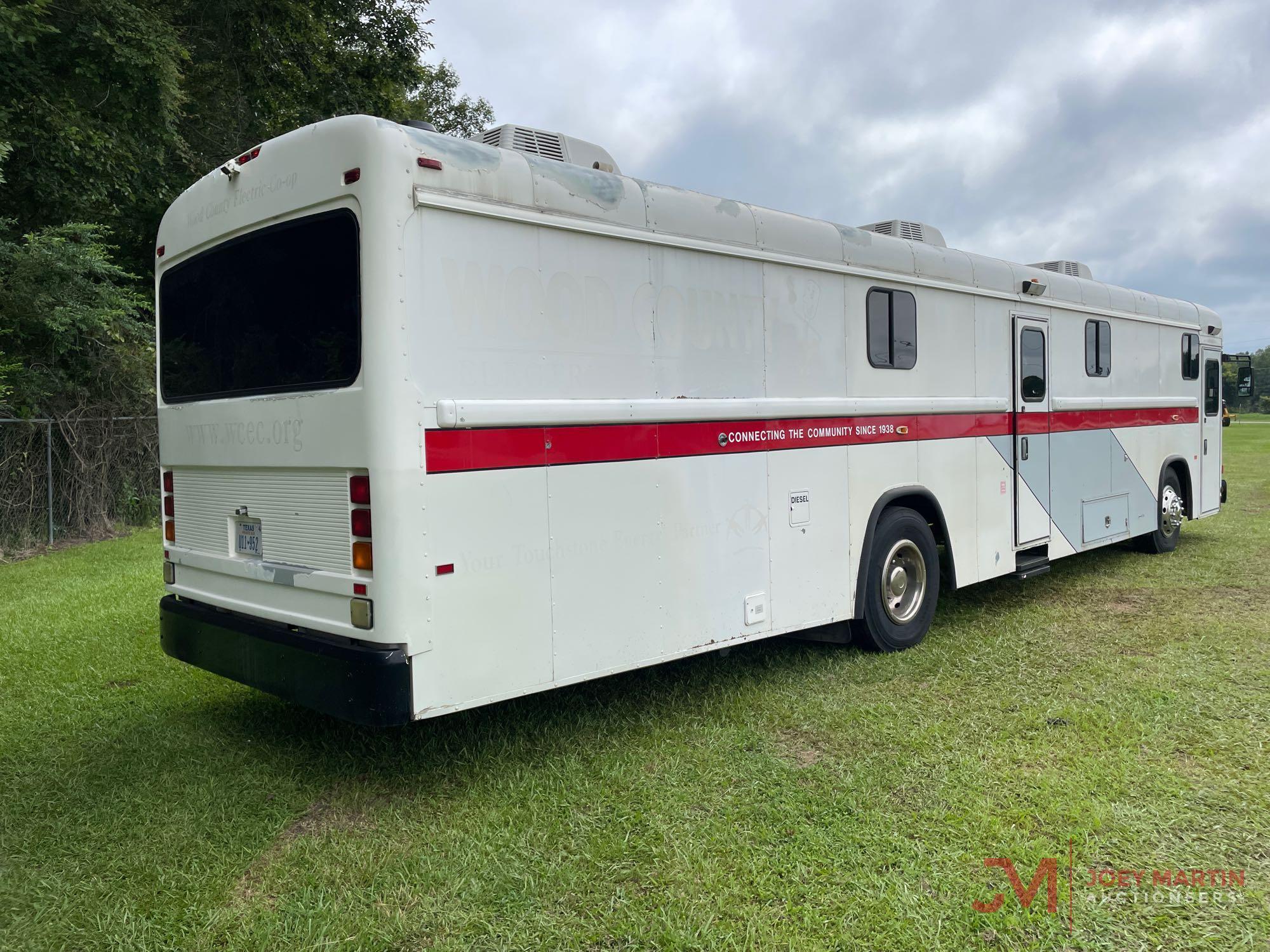 2006 BLUE BIRD BUS