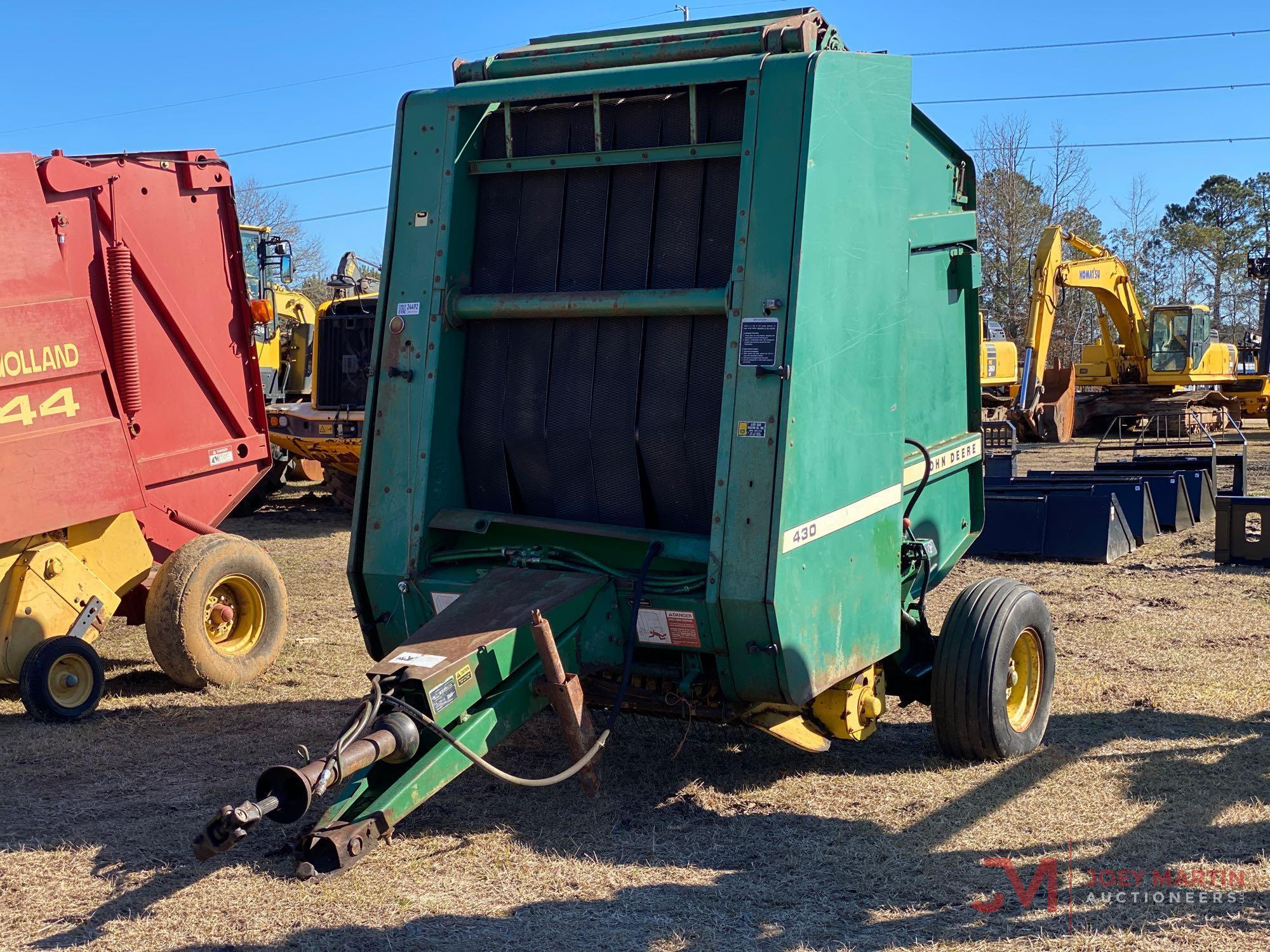 JOHN DEERE 430 BALER