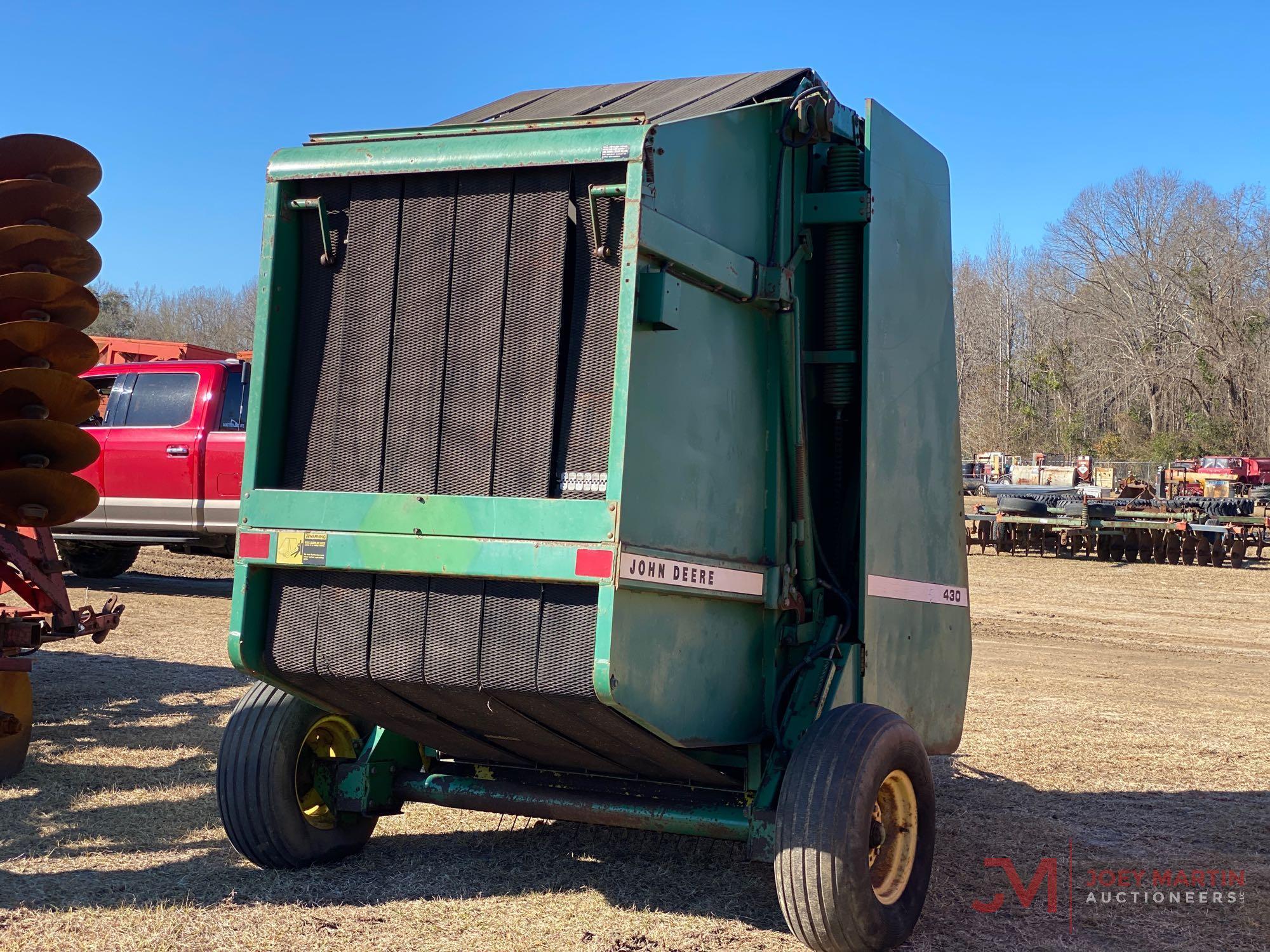 JOHN DEERE 430 BALER