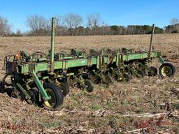 JOHN DEERE 886 CULTIVATOR