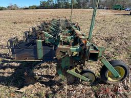 JOHN DEERE 886 CULTIVATOR