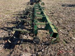 JOHN DEERE 825 CULTIVATOR