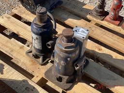 (1) AIR OVER HYDRAULIC JACK (1) BOTTLE JACK