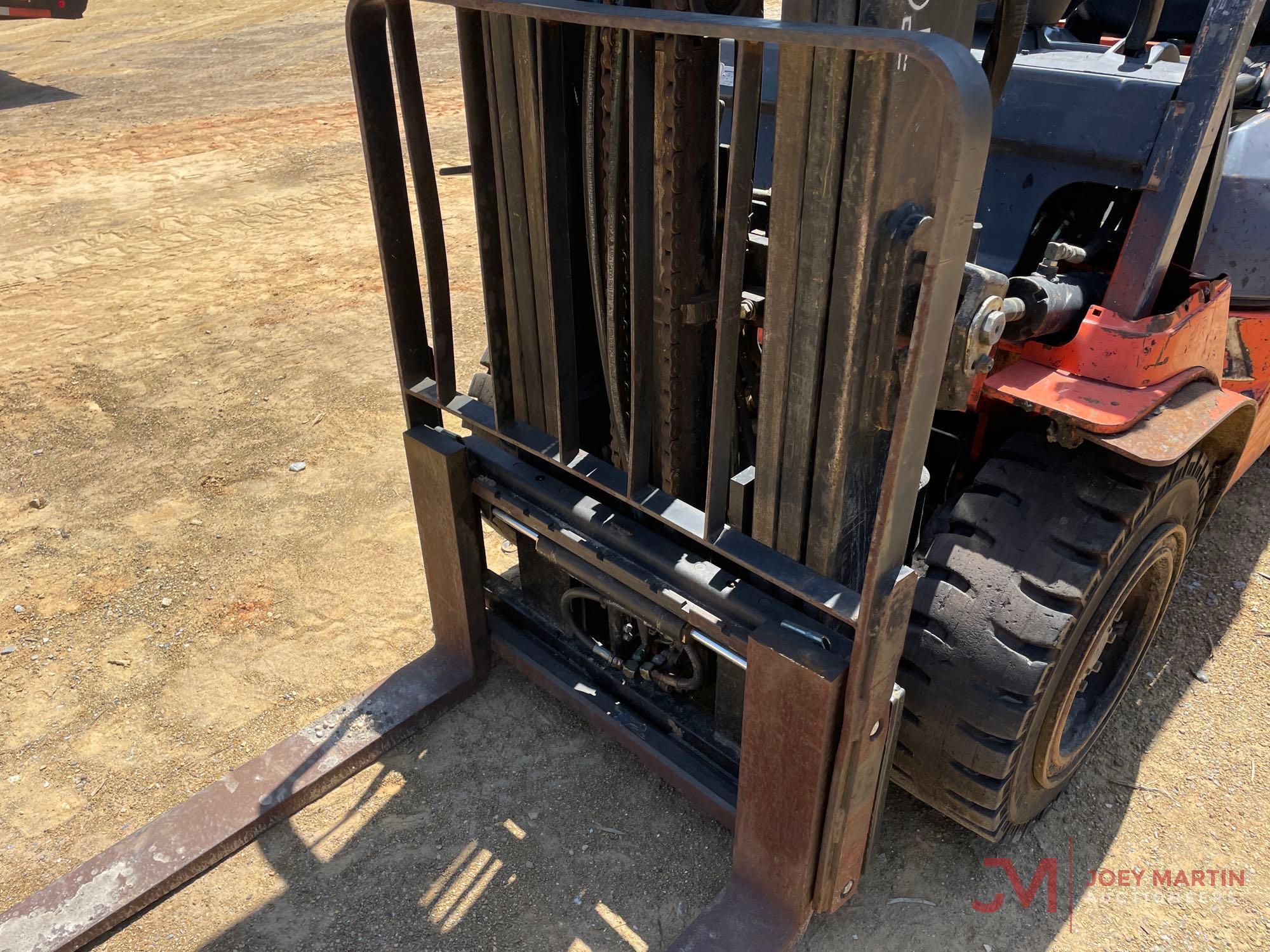 TOYOTA 7FGU30 STRAIGHT MAST...FORKLIFT