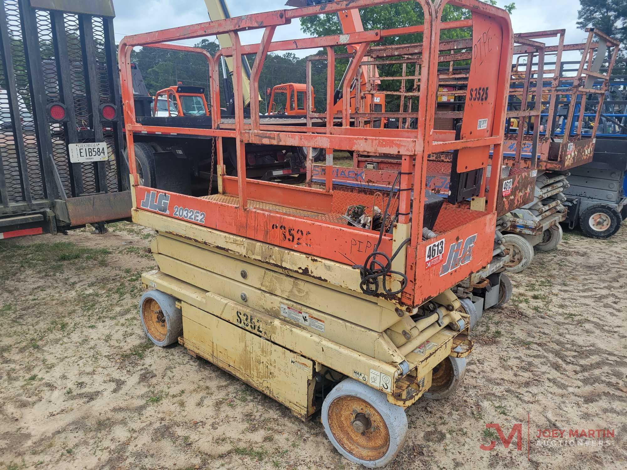 JLG SCISSOR LIFT