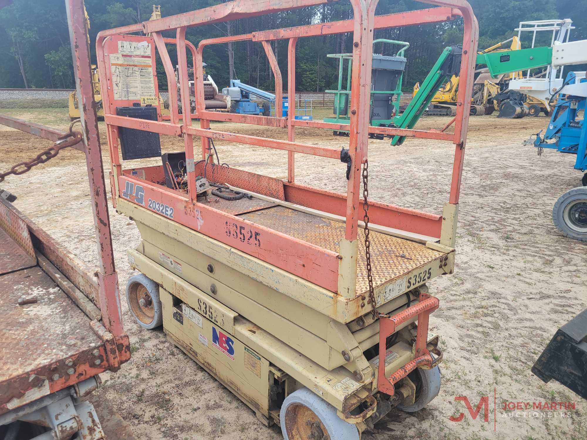 JLG SCISSOR LIFT