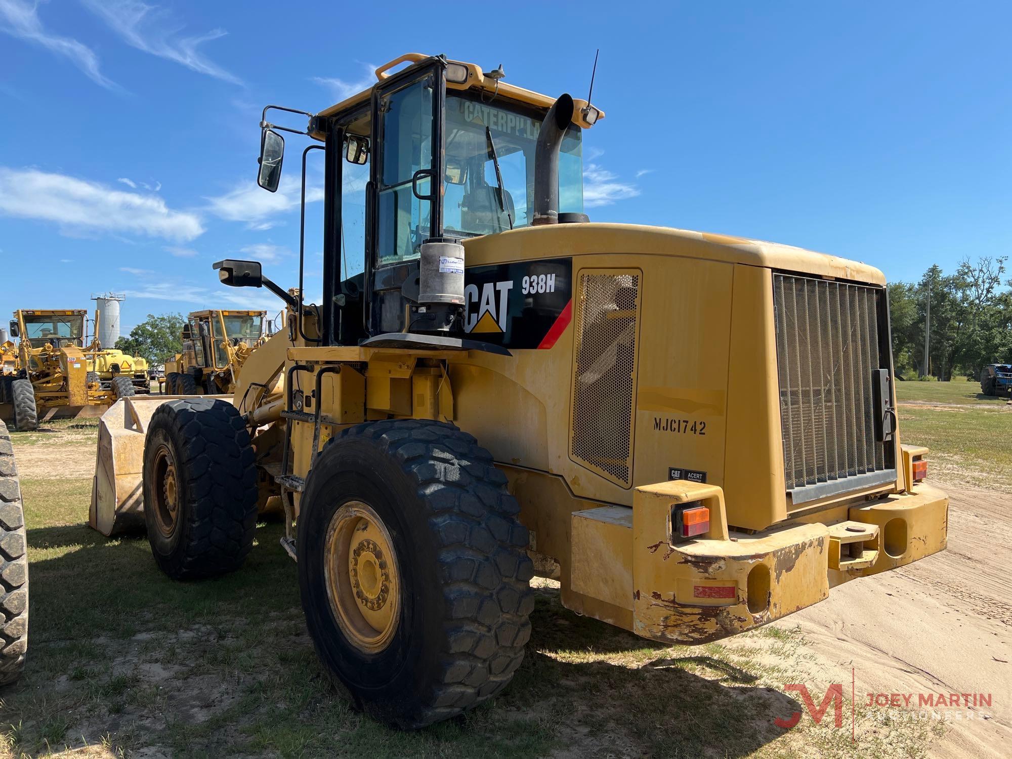 2011 CAT 938H RUBBER TIRE LOADER