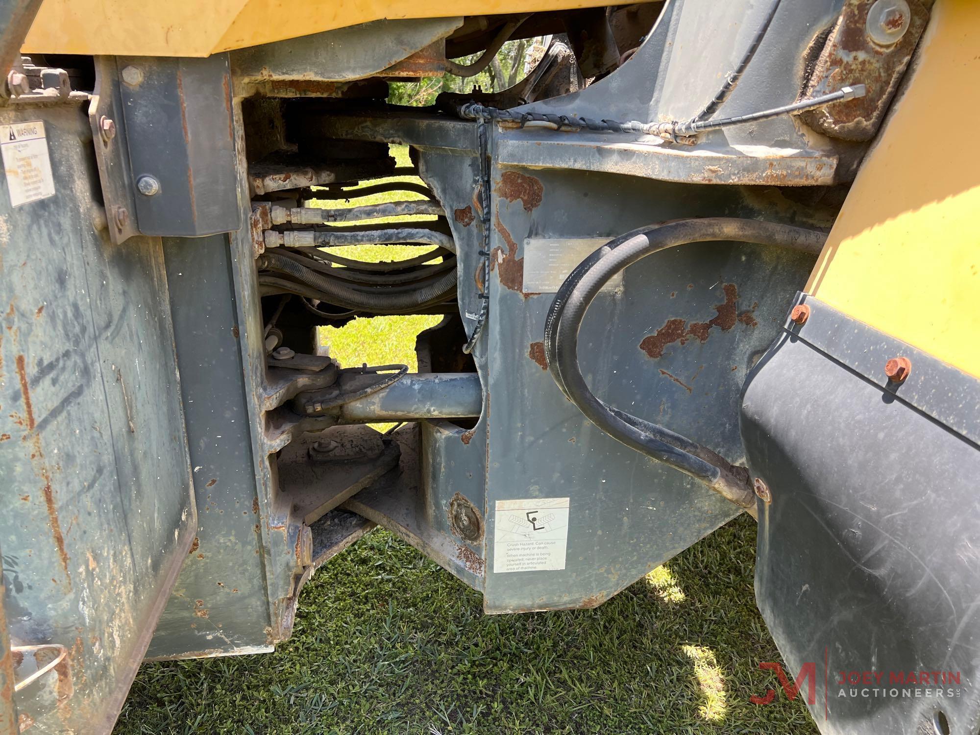 2005 KOMATSU WA320-5L RUBBER TIRE LOADER