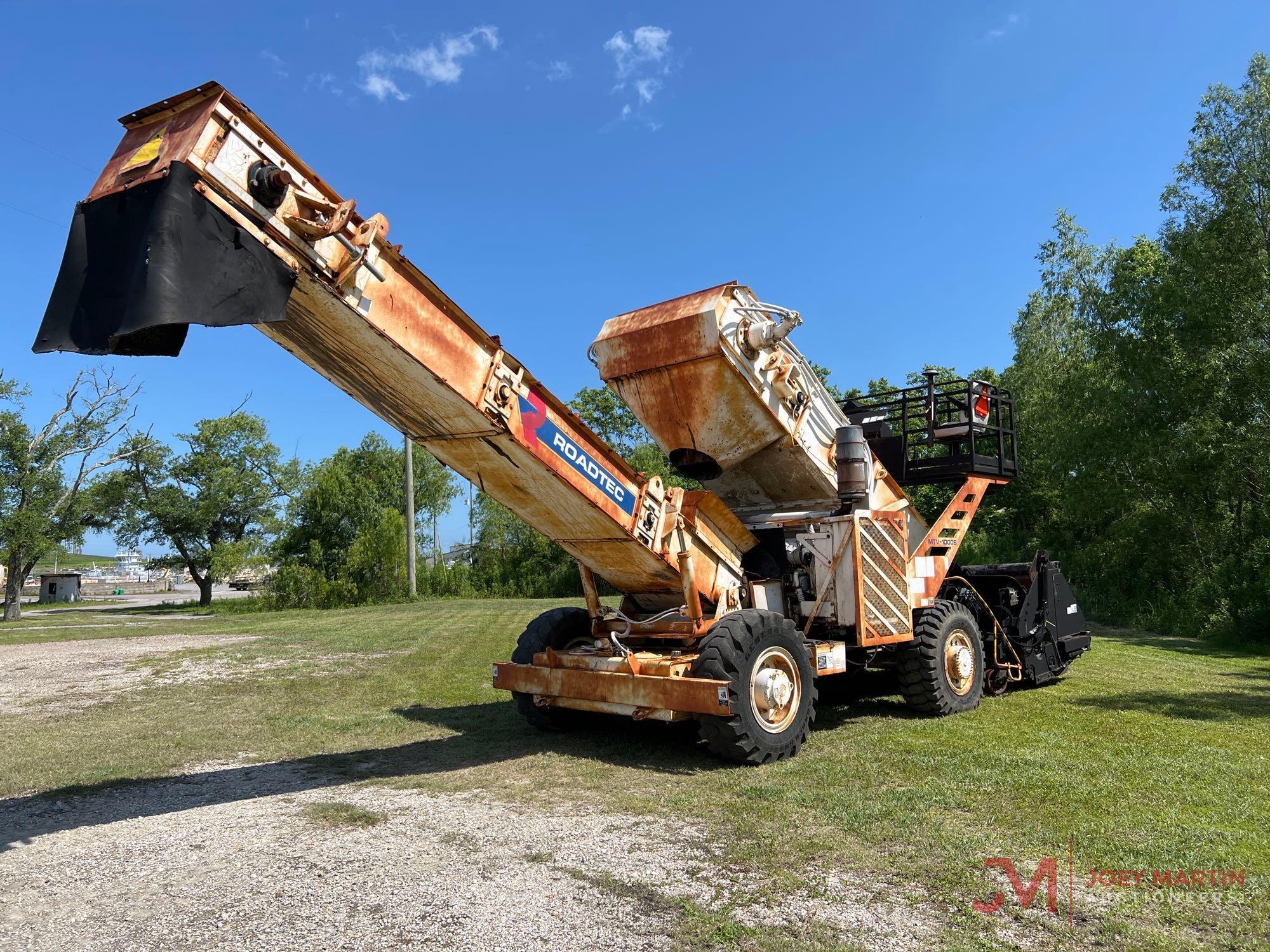 ROADTEC MTV-1000B ASPHALT TRANSFER MACHINE