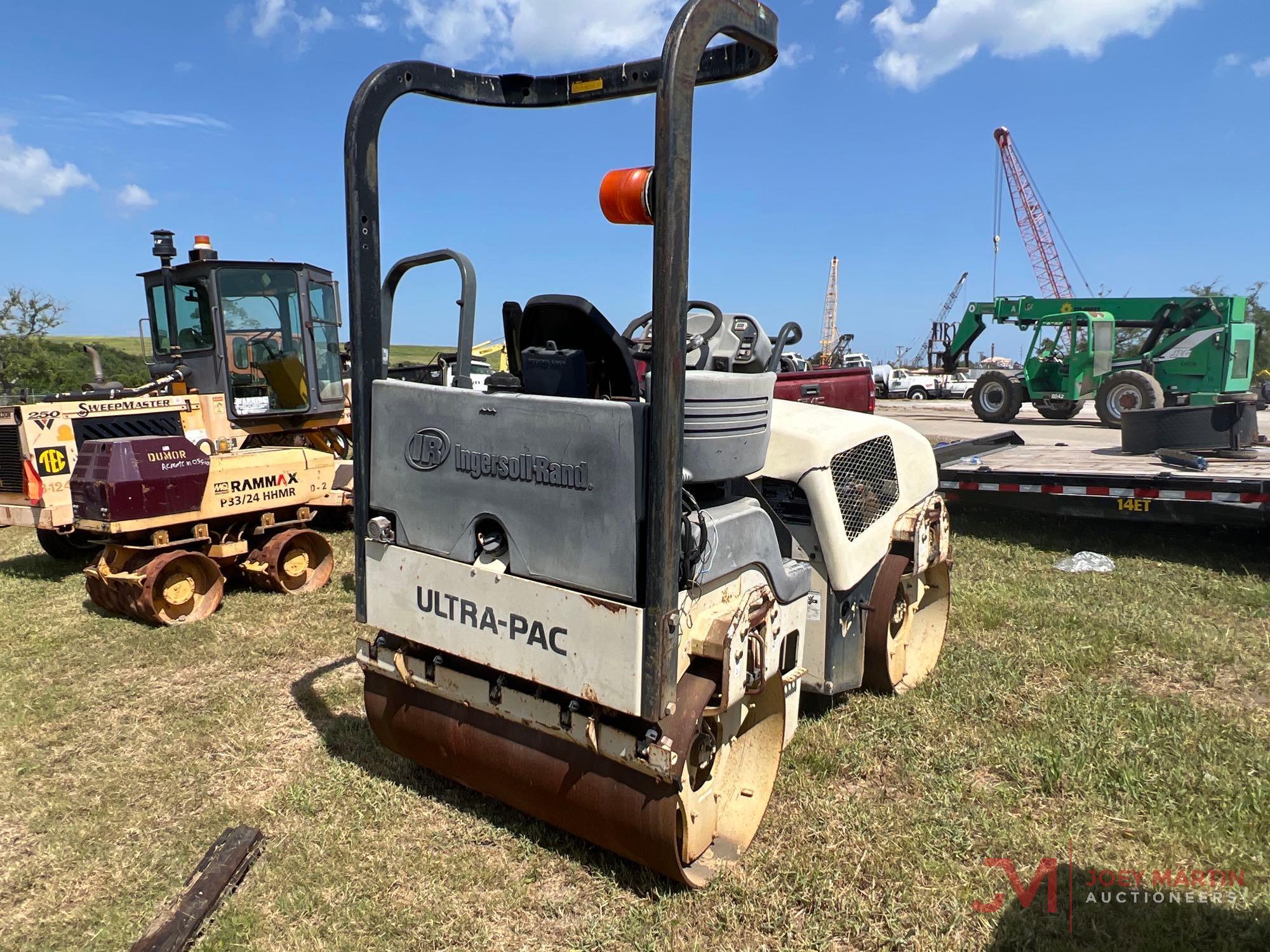 INGERSOLL RAND DD-34HF SMOOTH DRUM ROLLER