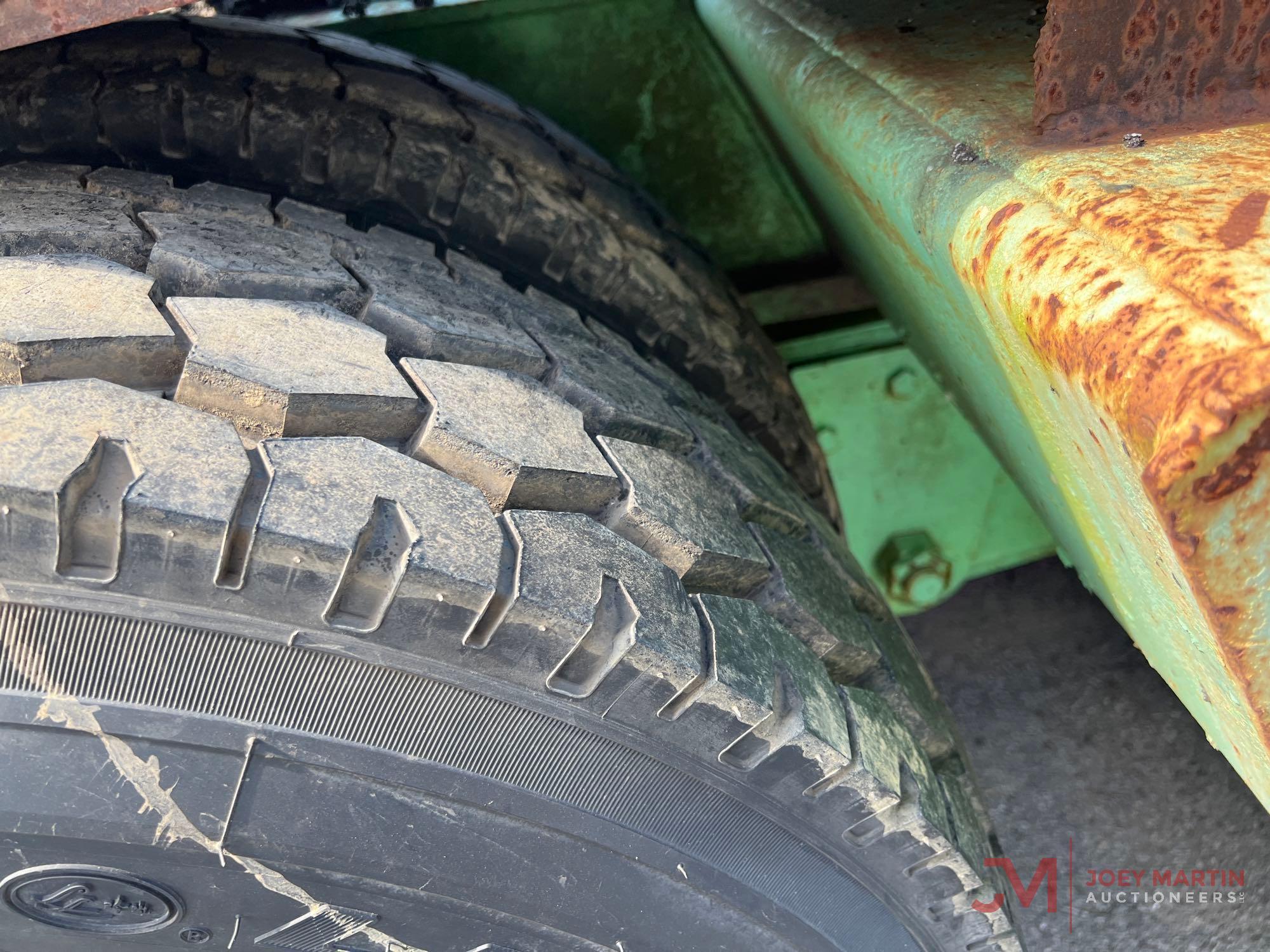 1977 HYSTER TRI-AXLE FOLDING NECK TRAILER