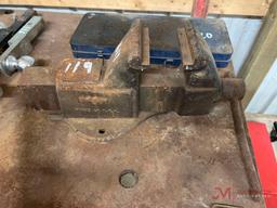 BENCH MOUNT VISE