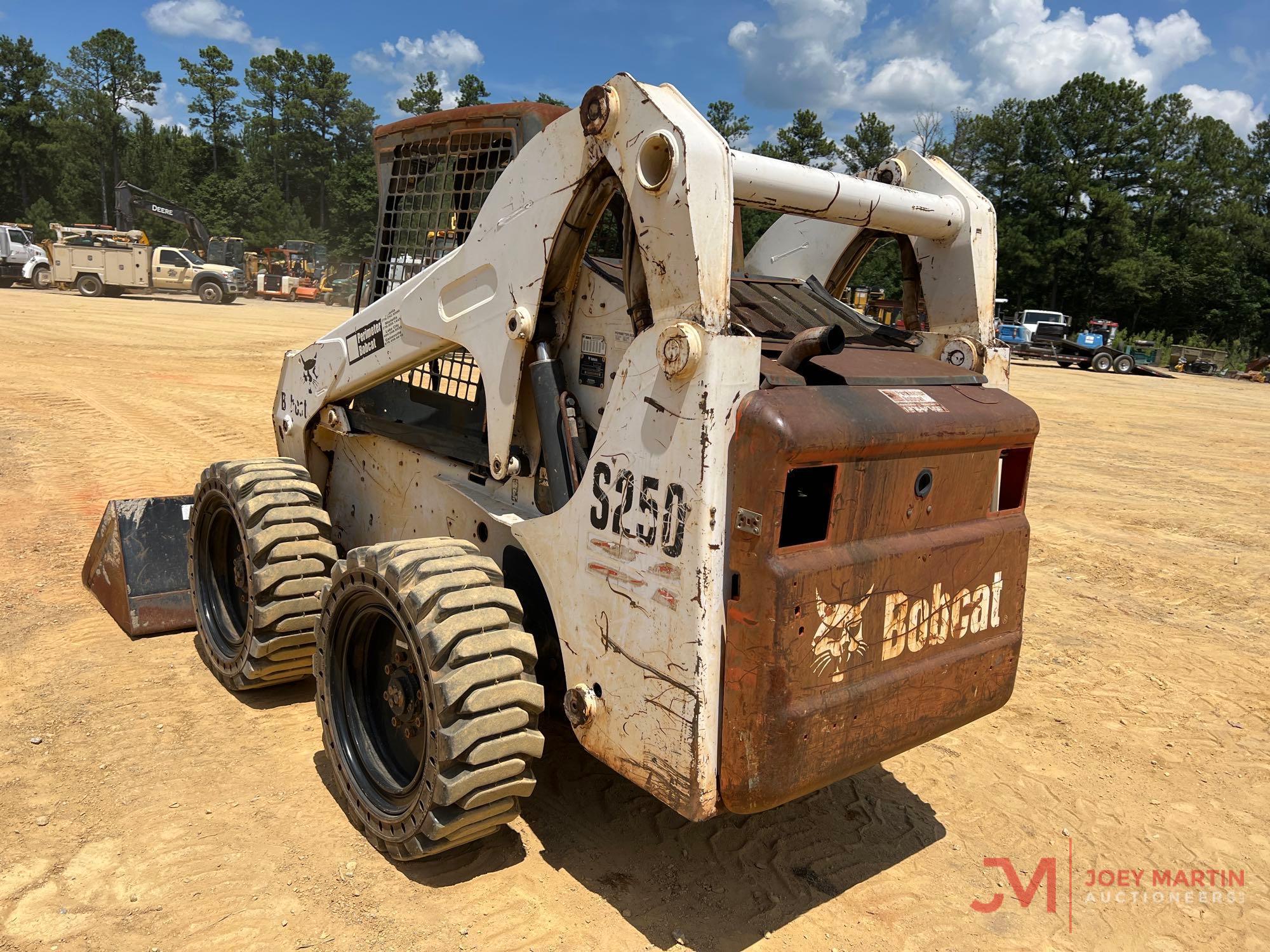 2005 BOBCAT S250 SKID STEER LOADER