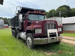 1989 MACK RD688S TRI-AXLE DUMP TRUCK