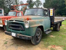 INTERNATIONAL HARVESTER FLAT BED/DUMP TRUCK