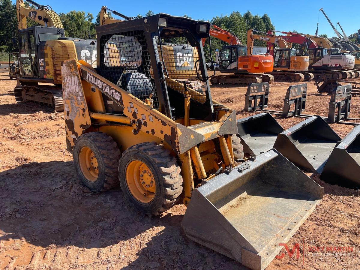 MUSTANG 2040 SKID LOADER