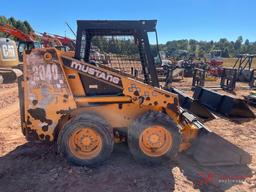 MUSTANG 2040 SKID LOADER