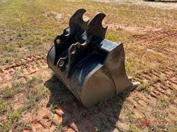 36" TOOTH BUCKET, KUBOTA COUPLER