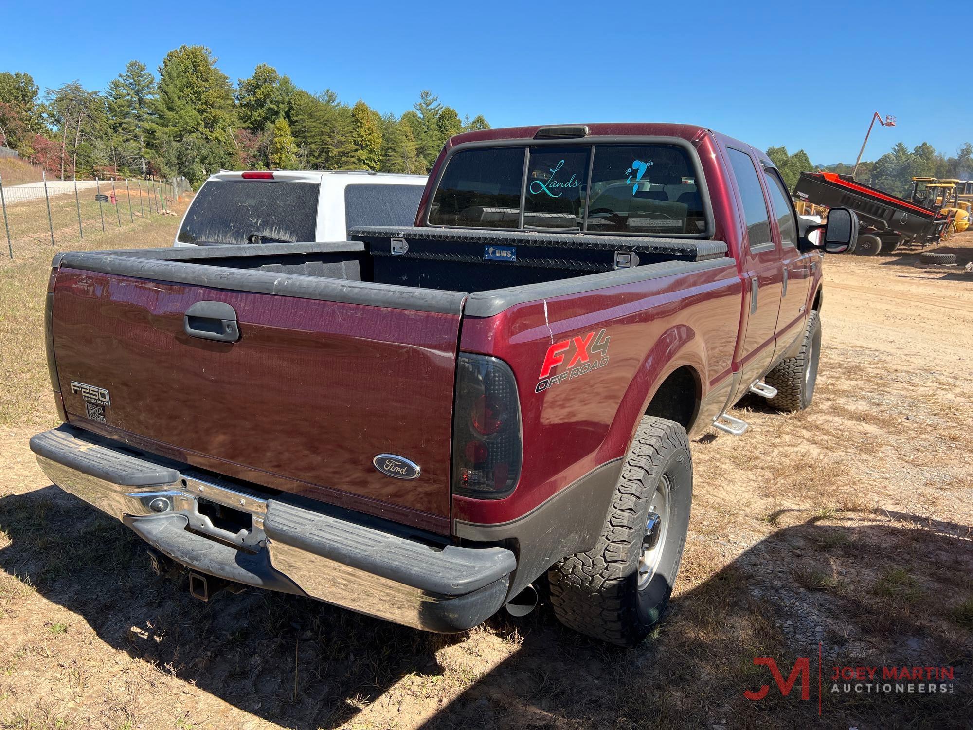 2004 FORD F-250 LARIAT SUPER DUTY PICKUP TRUCK