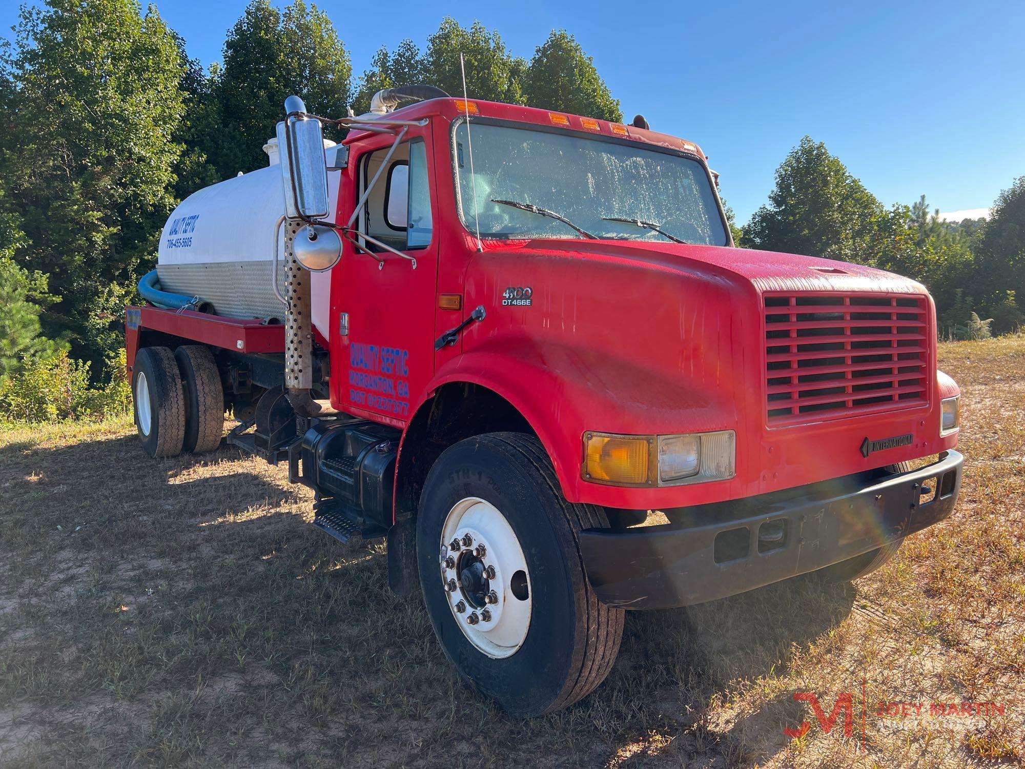 1998 INTERNATIONAL 4900 SEPTIC PUMP TRUCK