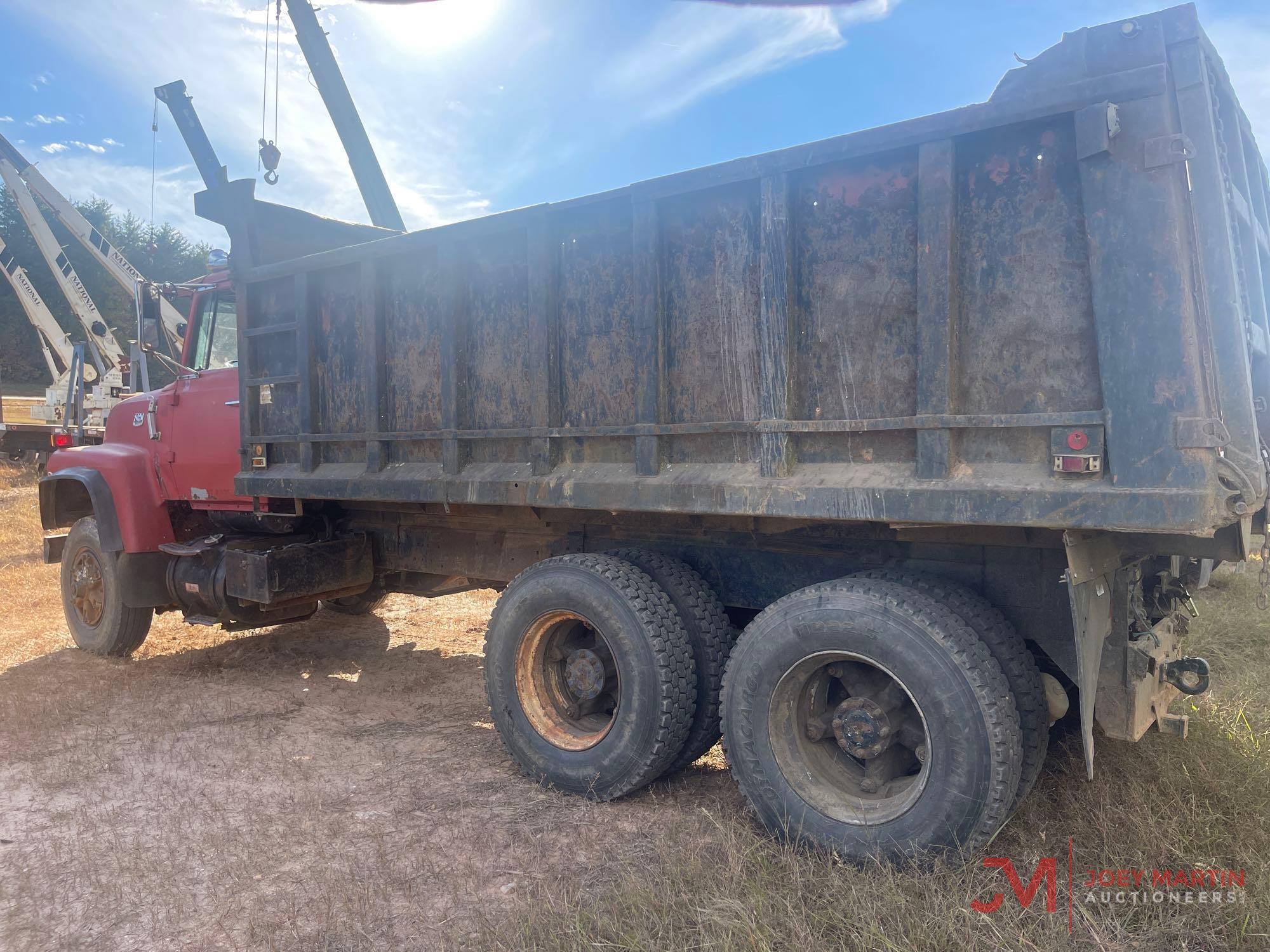 1982 FORD L9000 TANDEM DUMP TRUCK