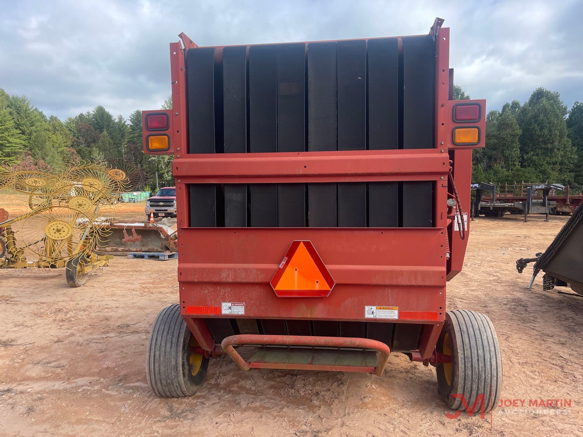 NEW HOLLAND BR780 ROUND BALER