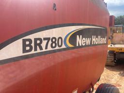 NEW HOLLAND BR780 ROUND BALER