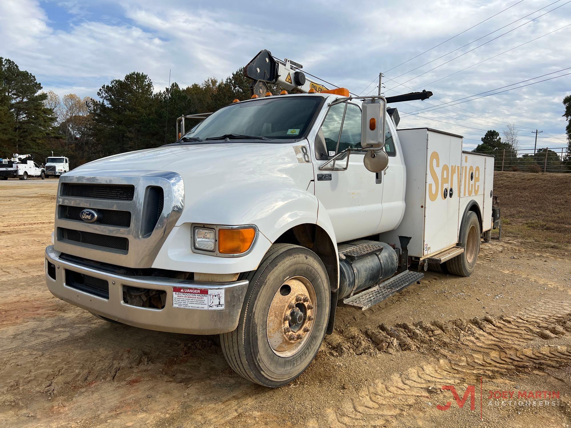 2011 FORD F-750 XLT SUPER DUTY SERVICE TRUCK