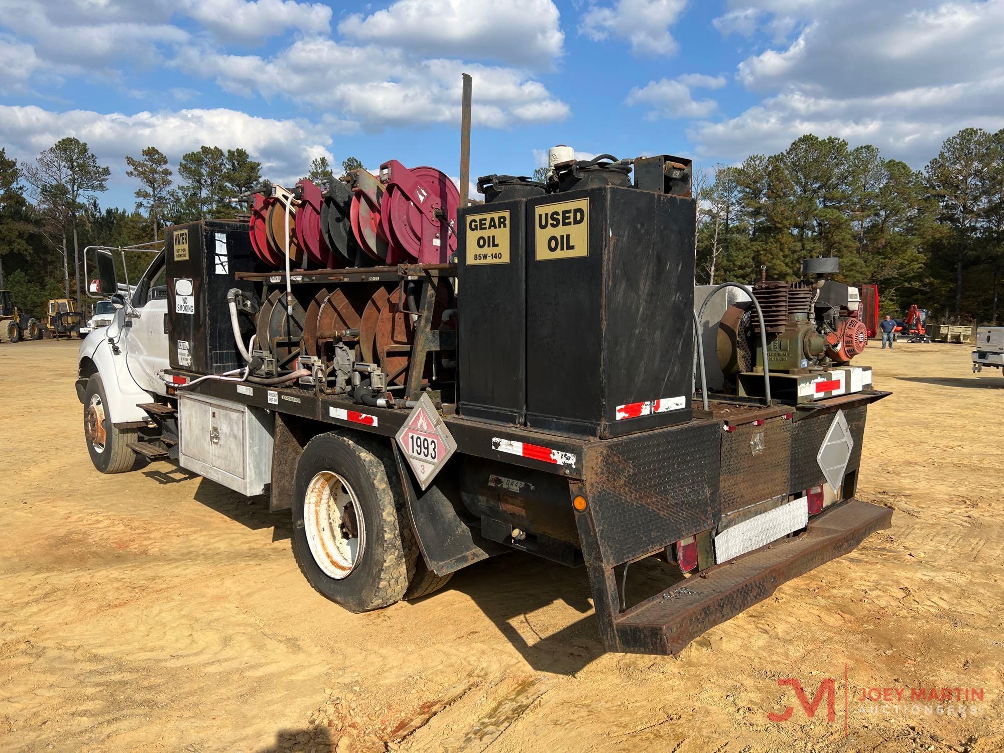 2001 FORD F750XL SUPER DUTY FUEL AND LUBE TRUCK