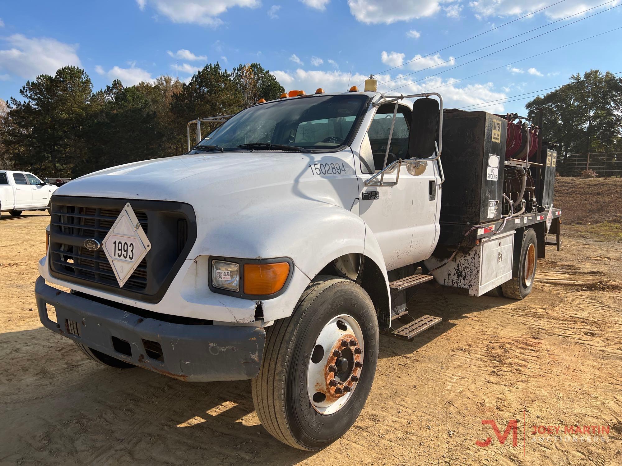 2001 FORD F750XL SUPER DUTY FUEL AND LUBE TRUCK