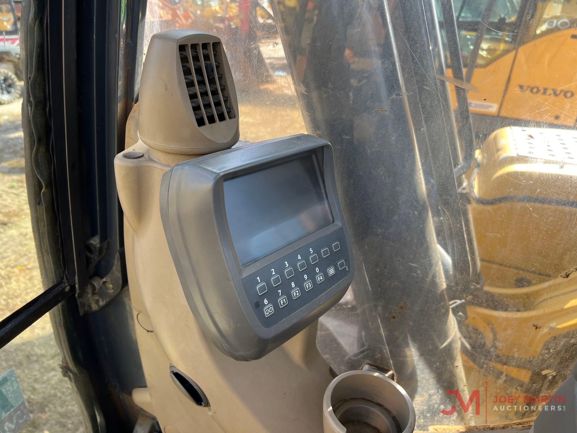 2010 DEERE 240D HYDRAULIC EXCAVATOR