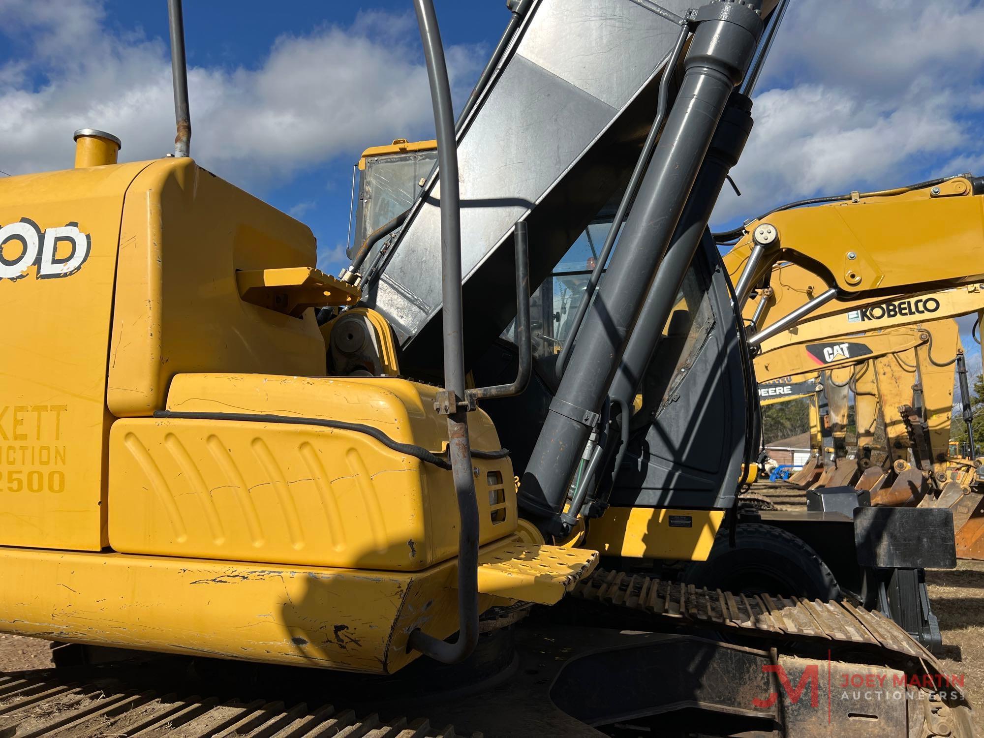 2010 DEERE 240D HYDRAULIC EXCAVATOR