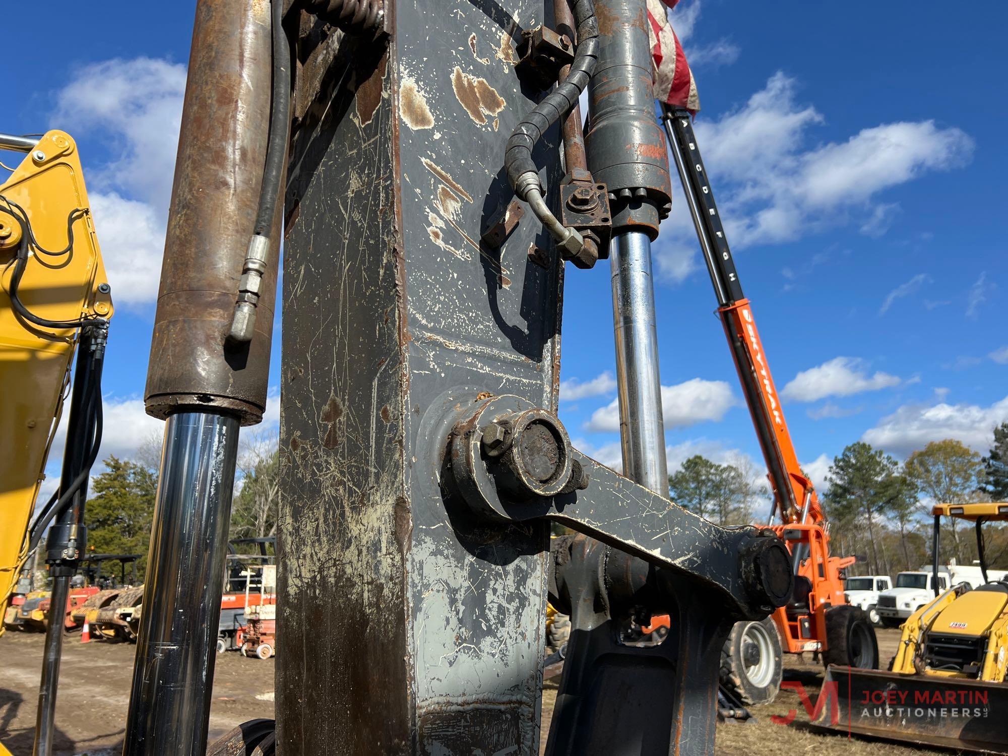 2010 DEERE 240D HYDRAULIC EXCAVATOR