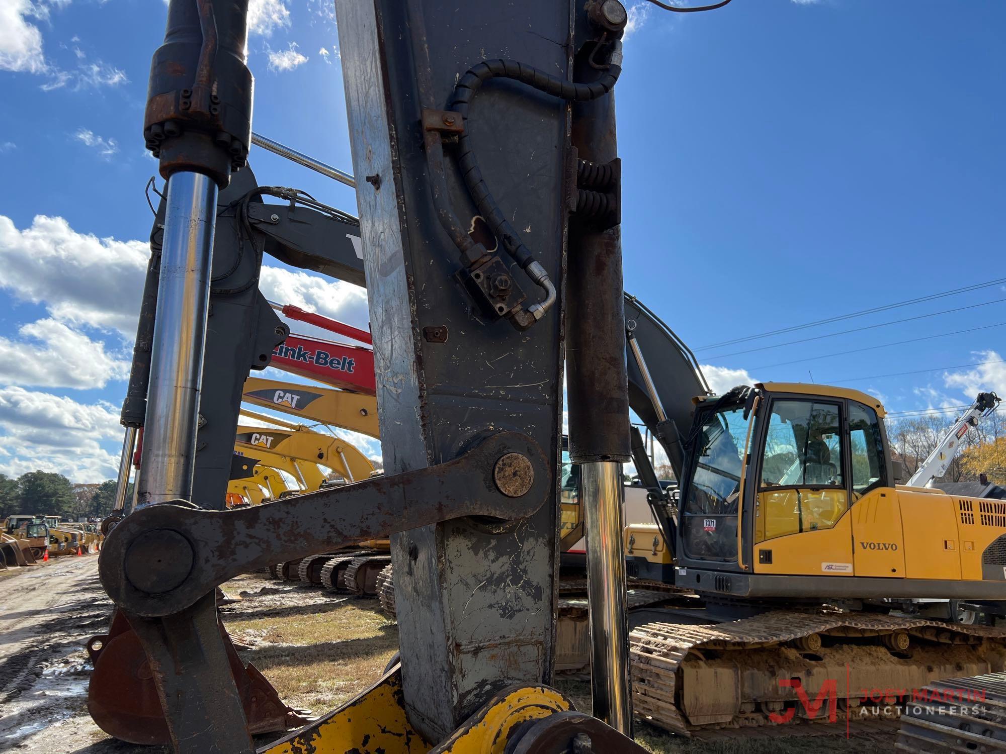 2010 DEERE 240D HYDRAULIC EXCAVATOR