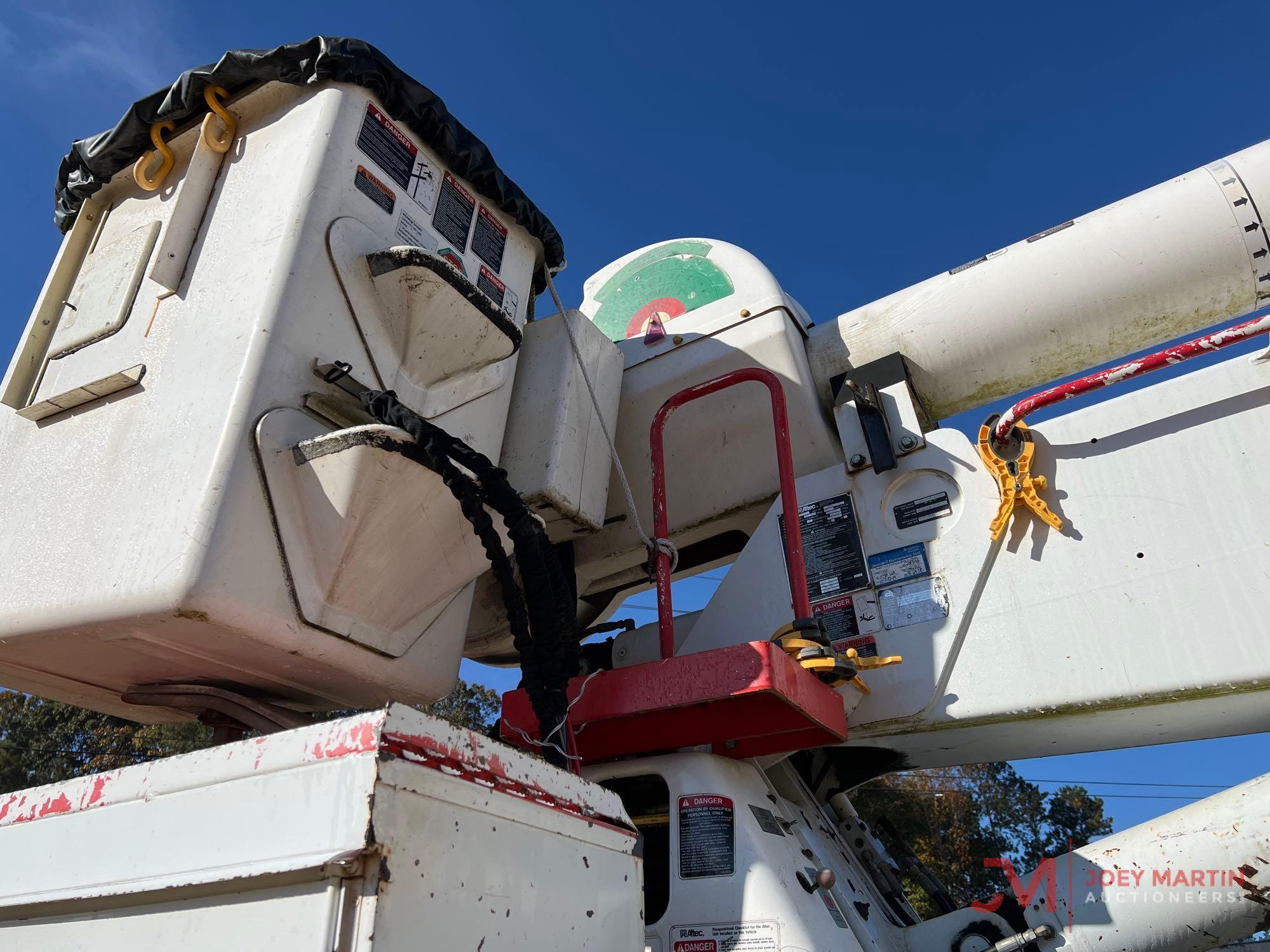 2007 FREIGHTLINER BUSINESS CLASS M2 BUCKET TRUCK