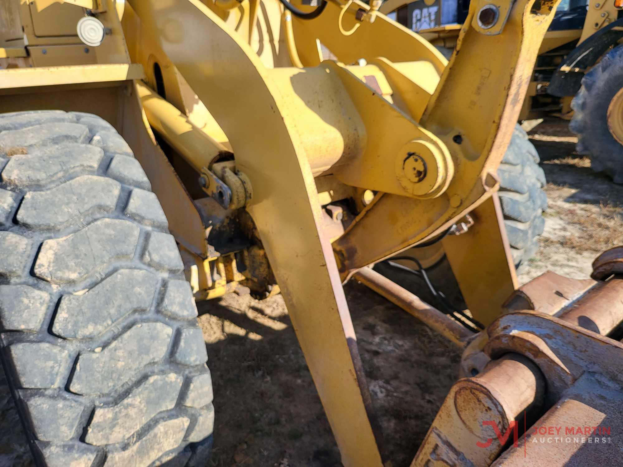 1996 CAT 924F RUBBER TIRE LOADER CAB TRACTOR