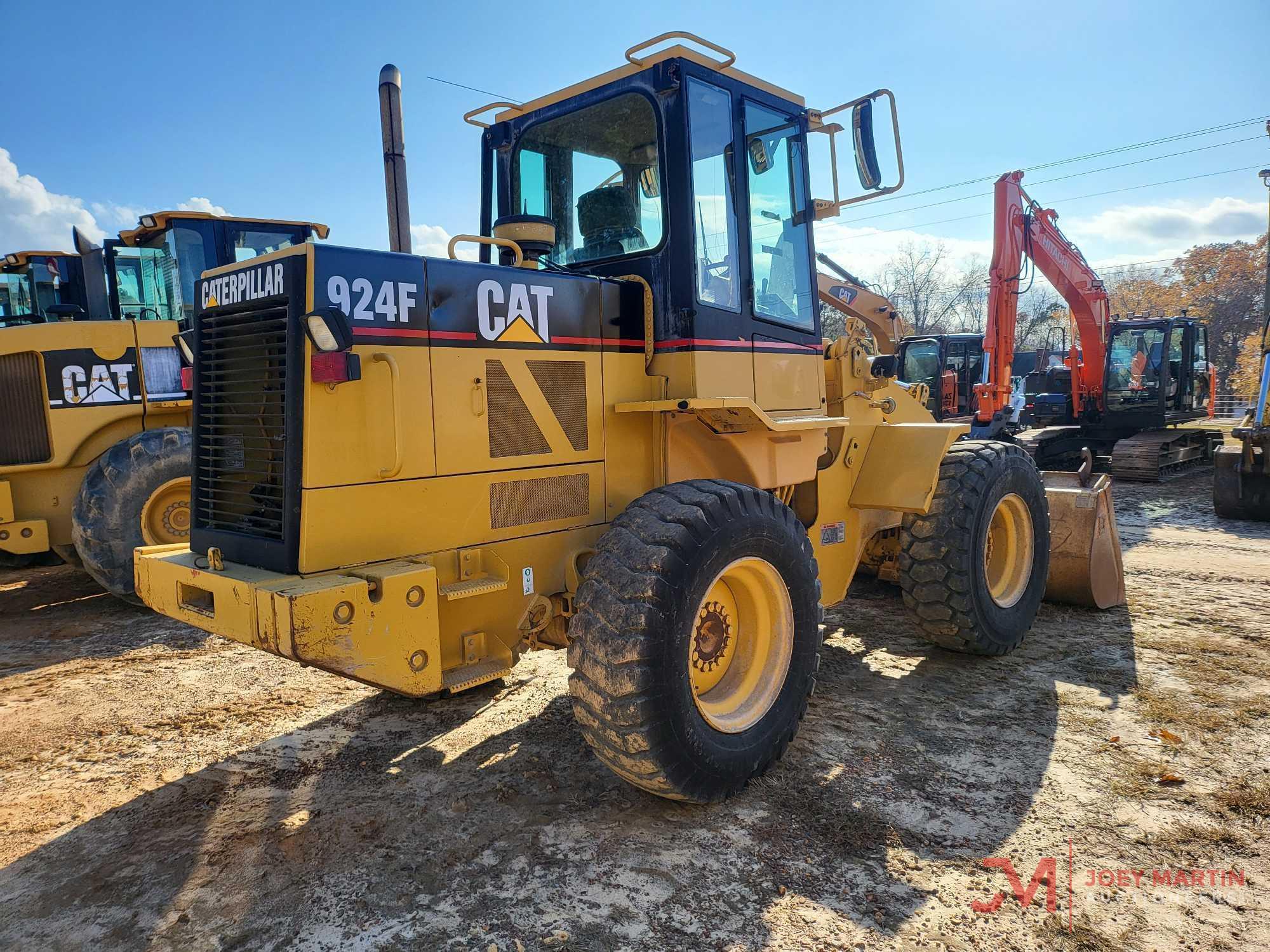 1996 CAT 924F RUBBER TIRE LOADER CAB TRACTOR