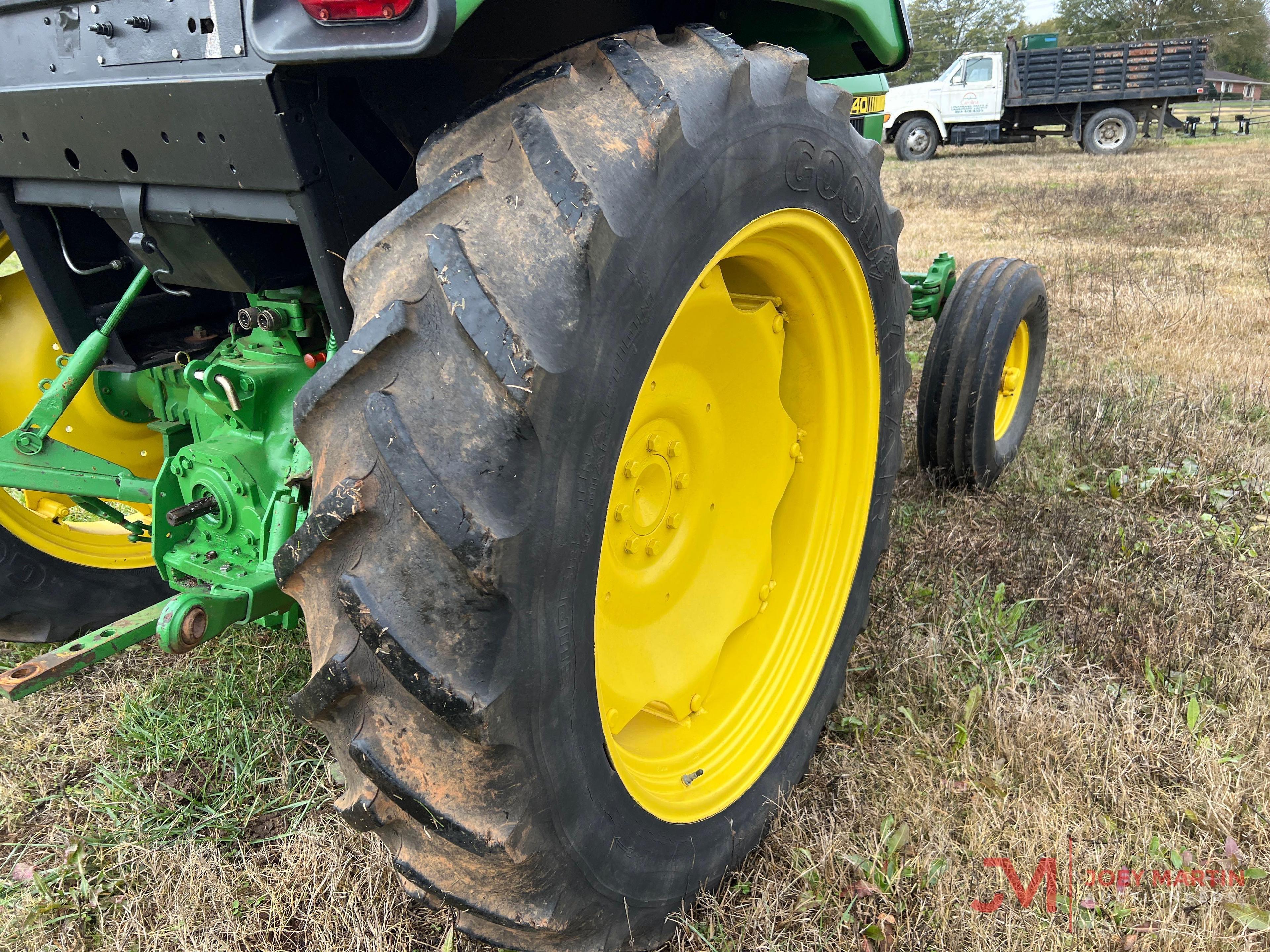 JOHN DEERE 2140 AG TRACTOR